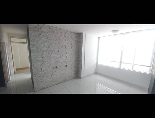 2 BEDROOM FLAT TO LET IN ESSENWOOD